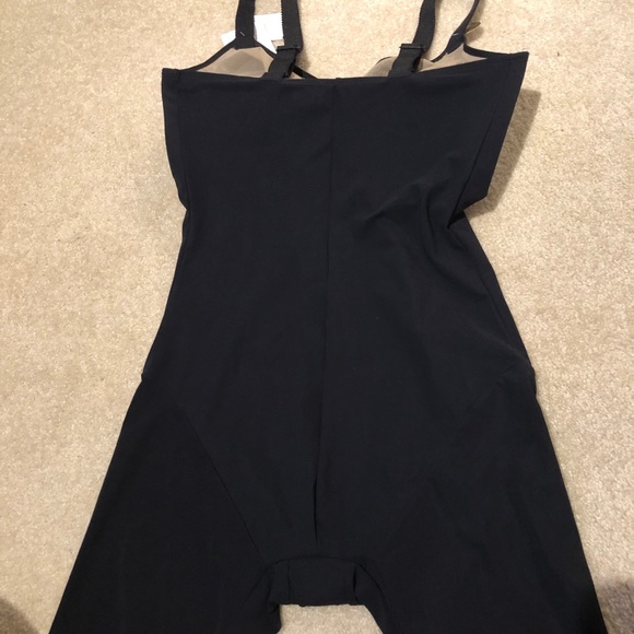 Wacoal Black Bodysuit Shapewear With Minimizer Bra - Picture 6 of 7